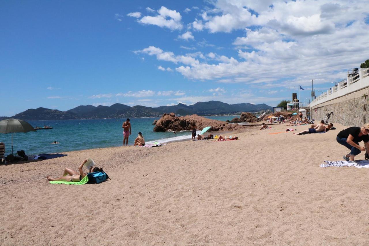 Studio With Beautiful Sea View And Direct Beach Access Cannes Exteriör bild