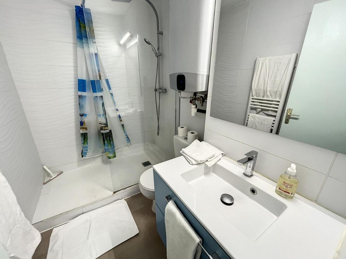 Studio With Beautiful Sea View And Direct Beach Access Cannes Exteriör bild