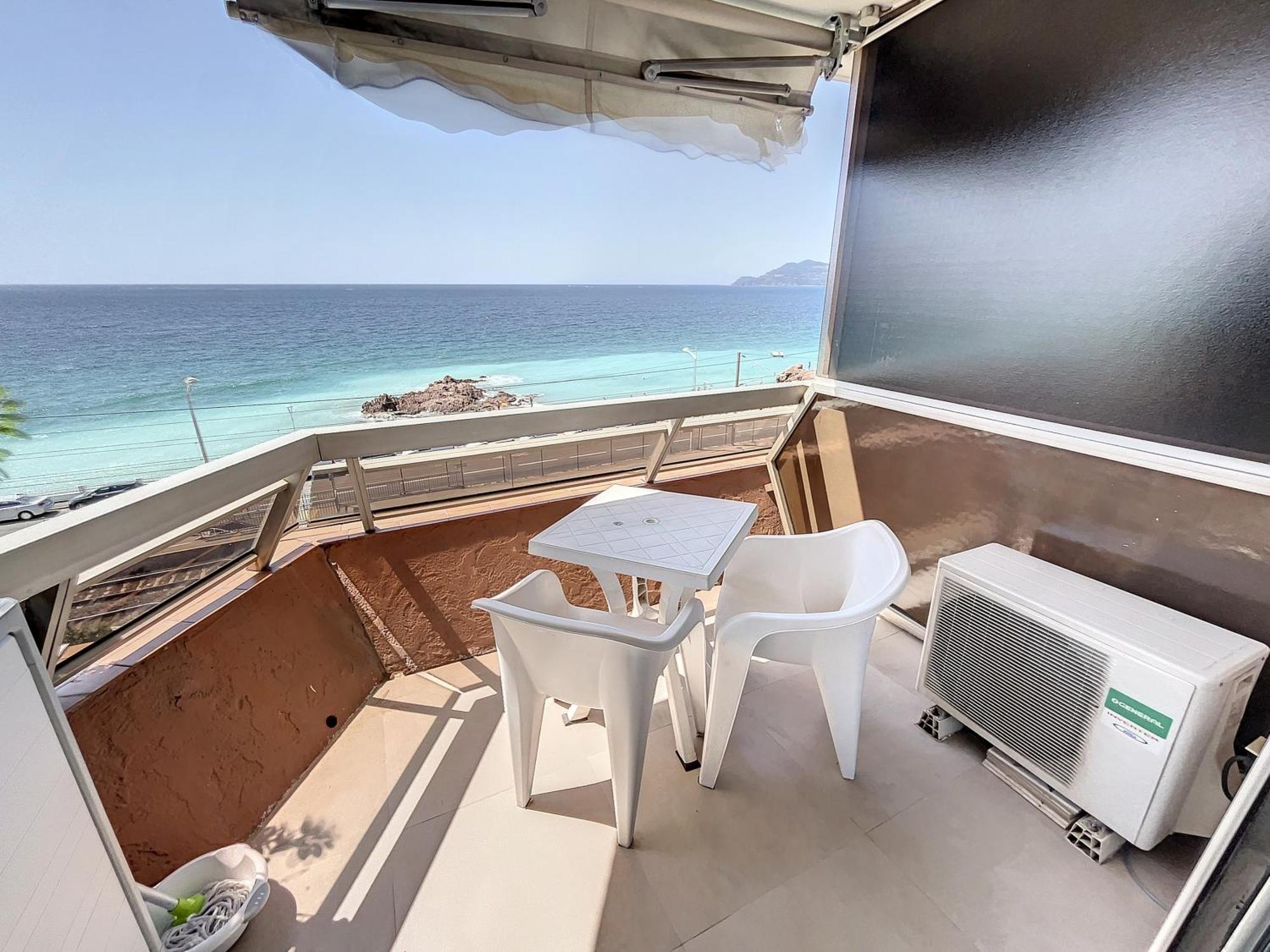 Studio With Beautiful Sea View And Direct Beach Access Cannes Exteriör bild